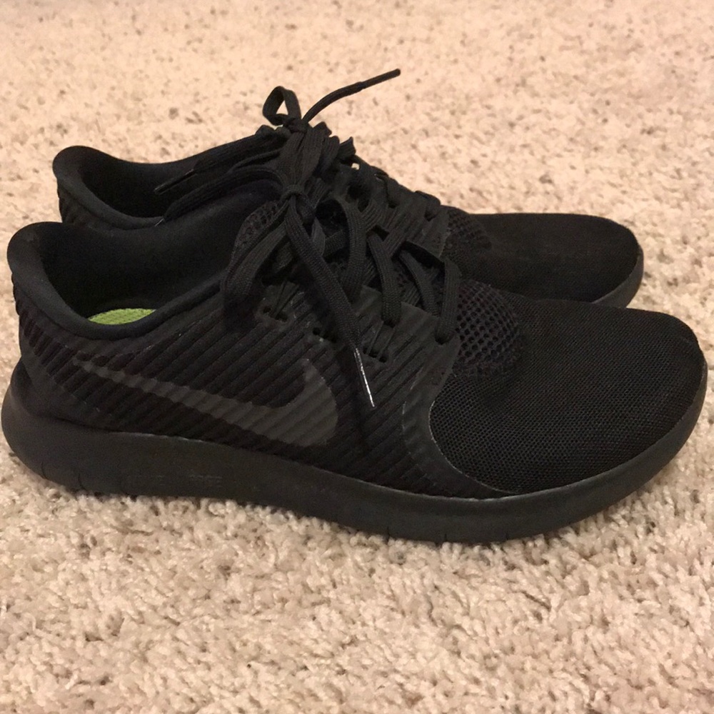 All Black Nike Free Run Size 7 Awesome Condition!
